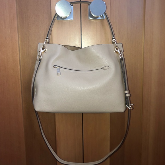 Almost new coach tote! 👜 - Picture 3 of 6